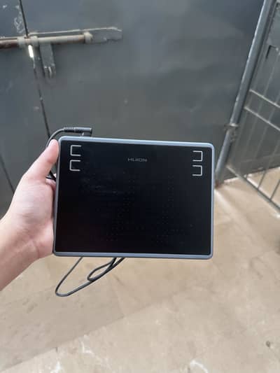 URGENT Huion Tablet with cable & Pen