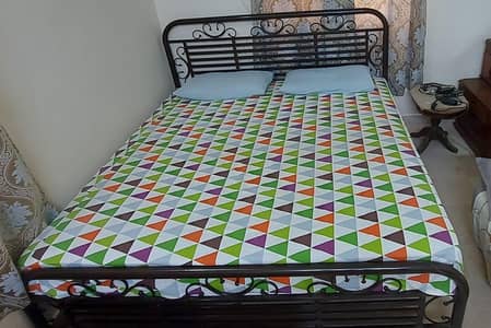 King size Bed