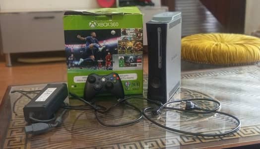 xbox 360 elite fisrt hand with 80+ games and all original assesires