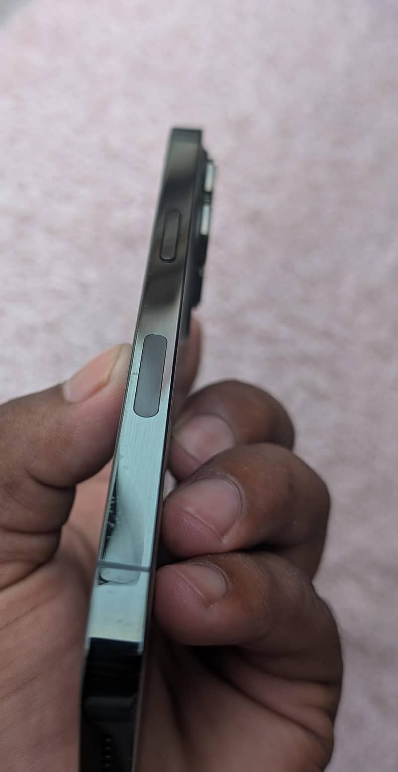 Apple iPhone 13 Pro 2