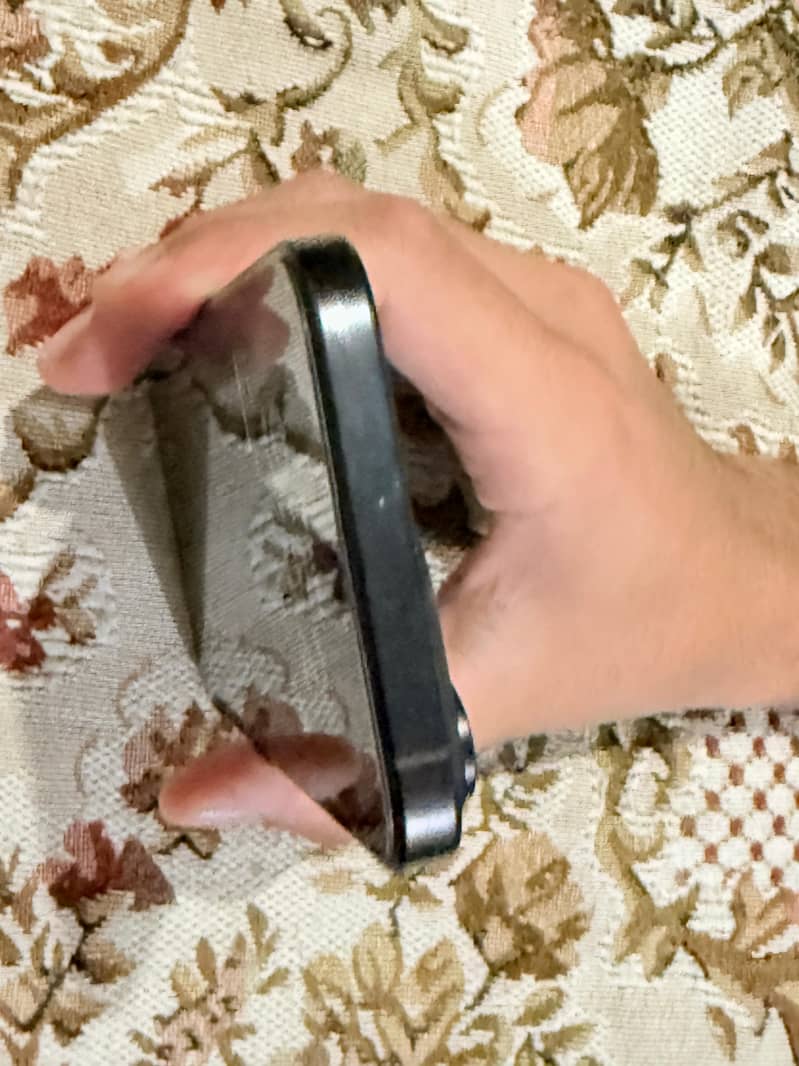 Apple iPhone 16 Pro Max 5