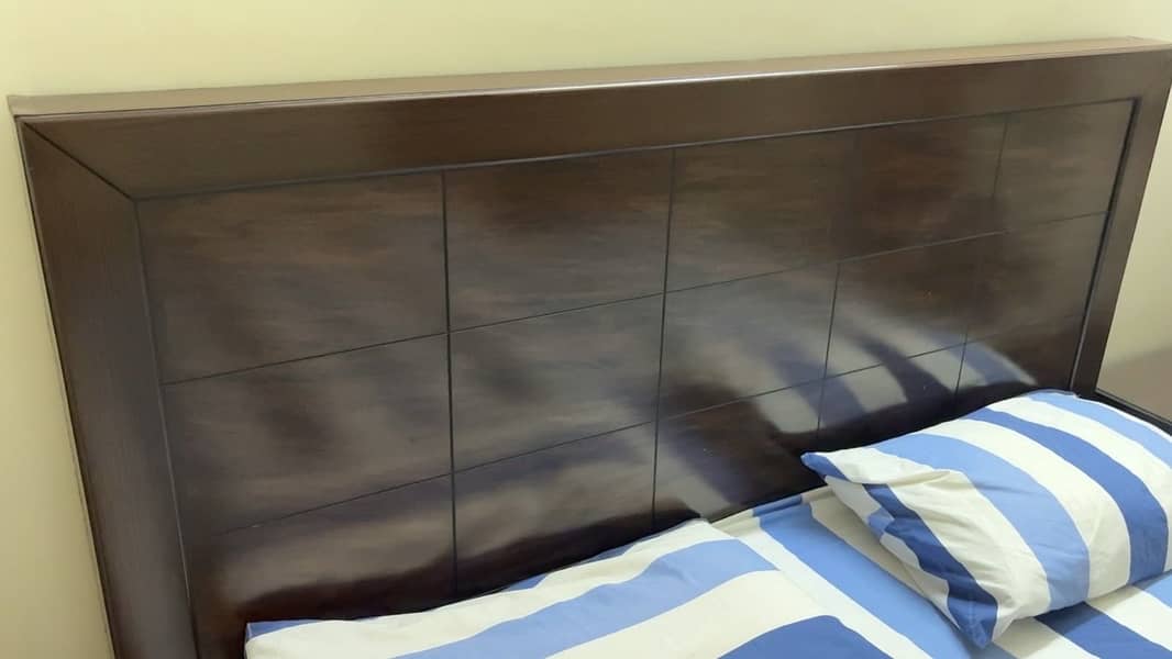 Bed with two side tables 1