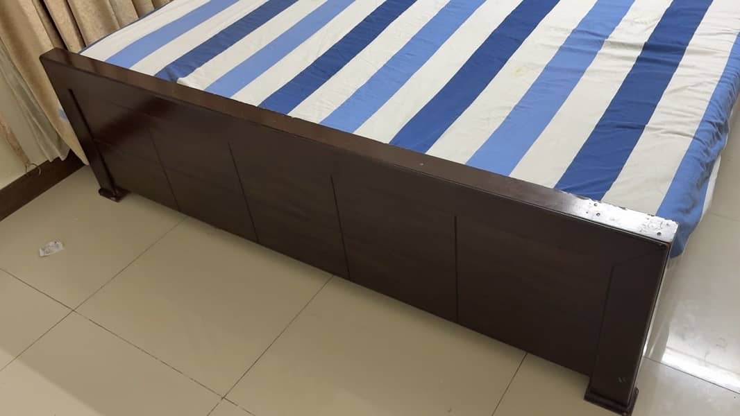 Bed with two side tables 4