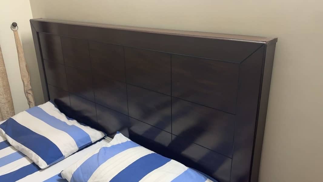 Bed with two side tables 5