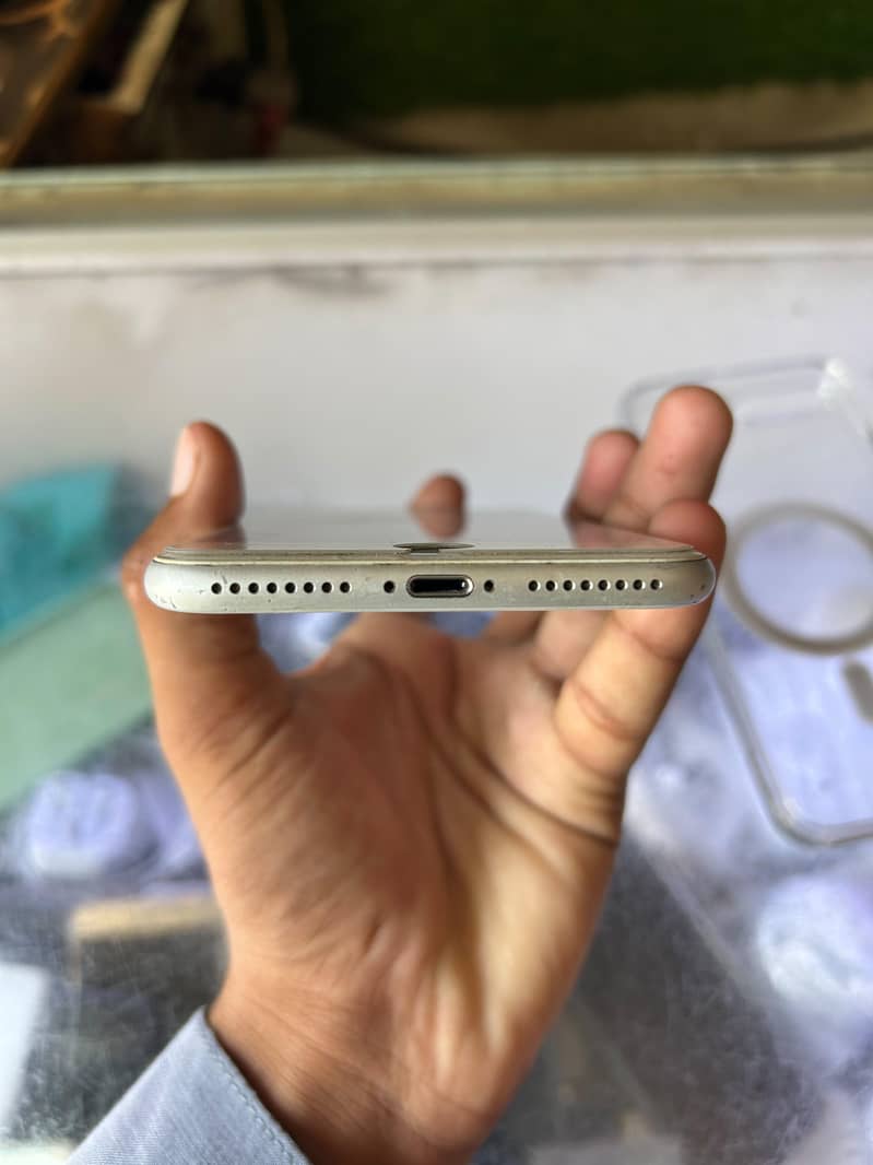 Apple iPhone 7 Plus 4