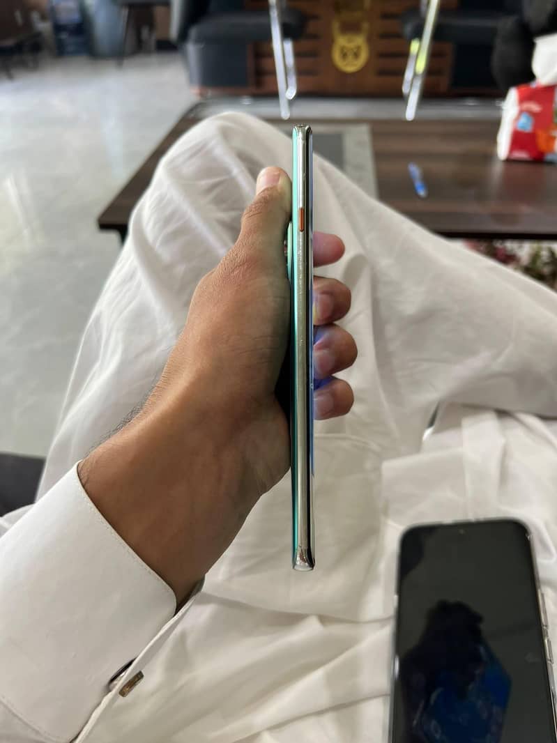 Tecno CAMON 40 Pro 4