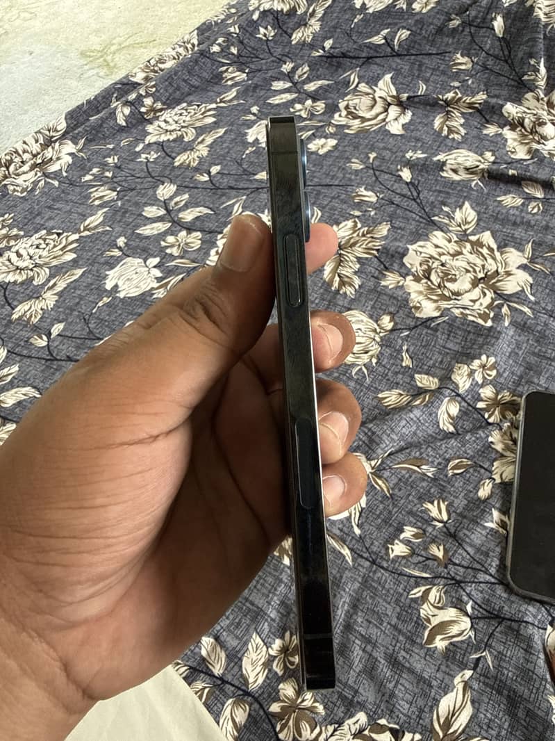 Apple iPhone 12 Pro 1