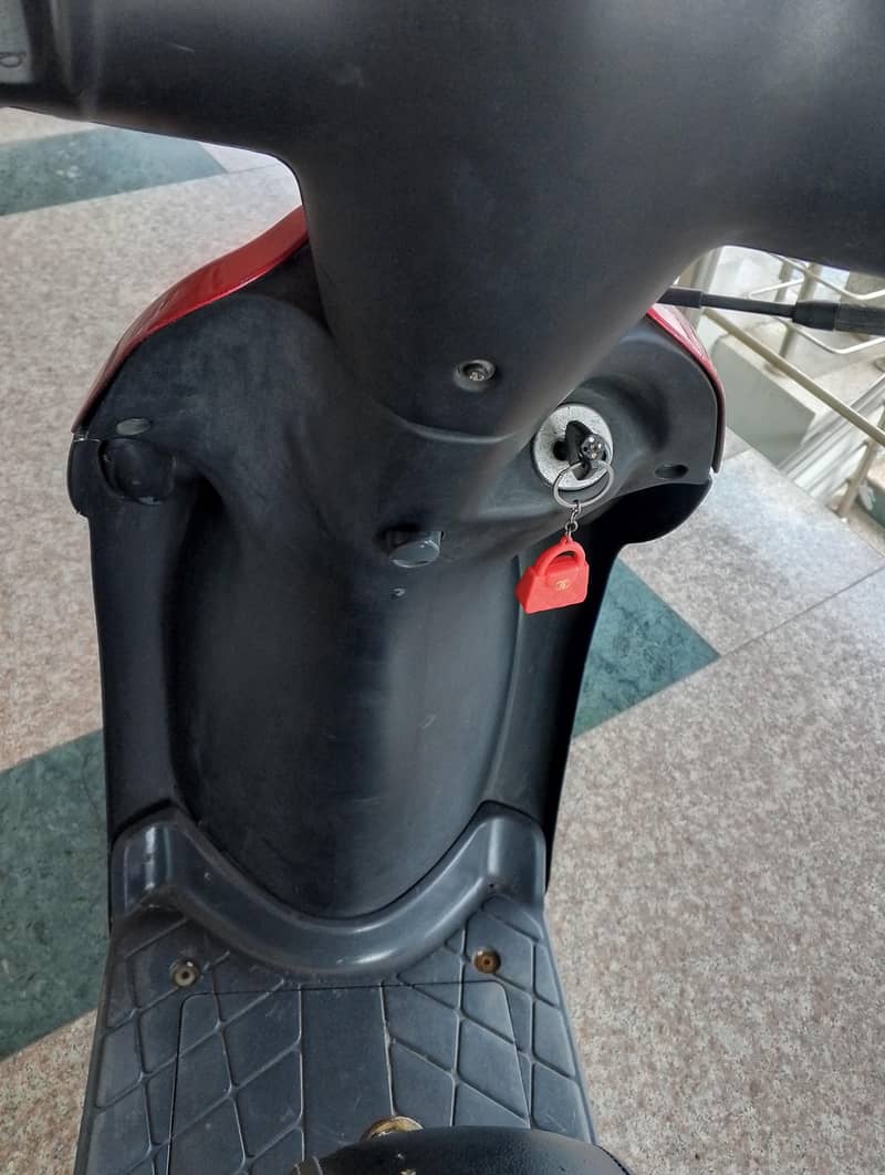 Scooty Lets4 (suzuki) 9