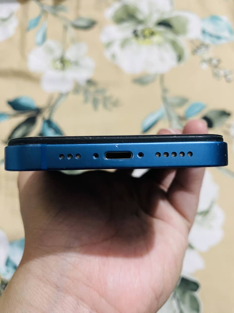Apple iPhone 13 2