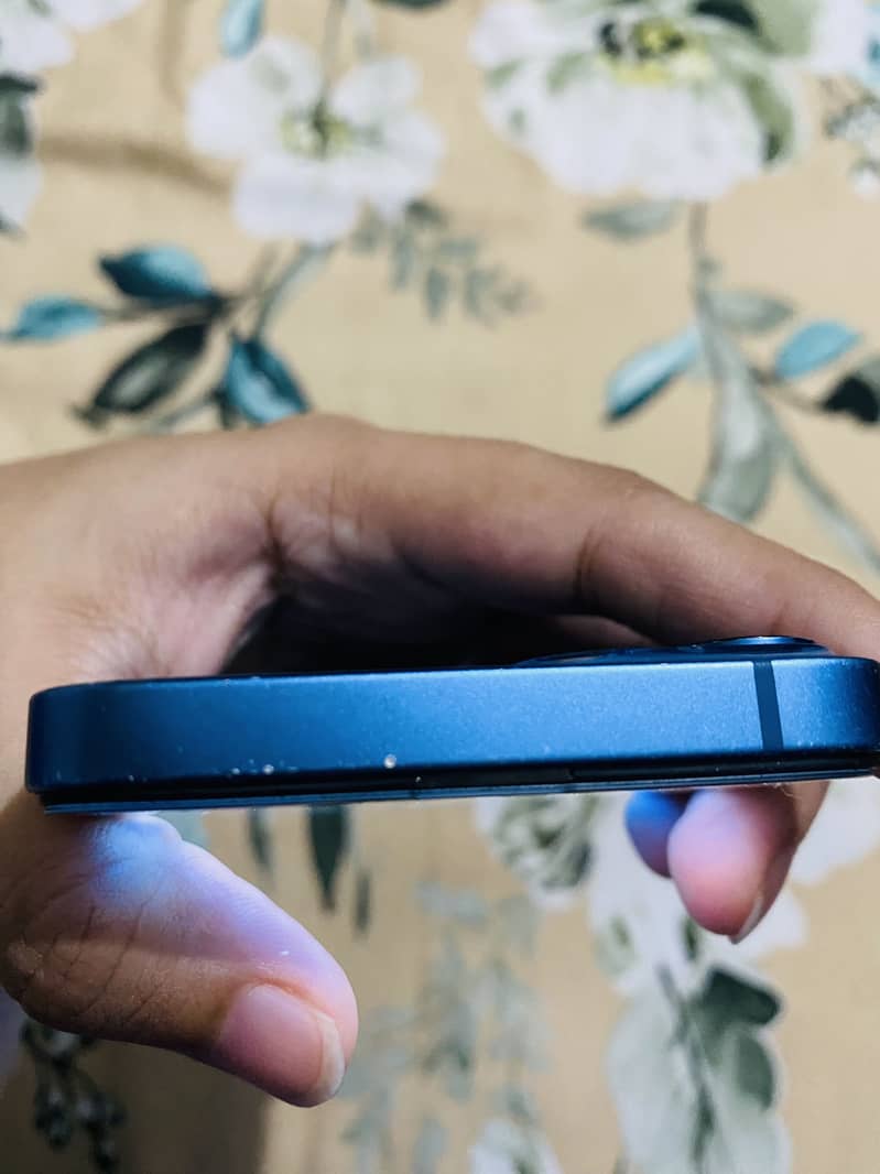 Apple iPhone 13 3