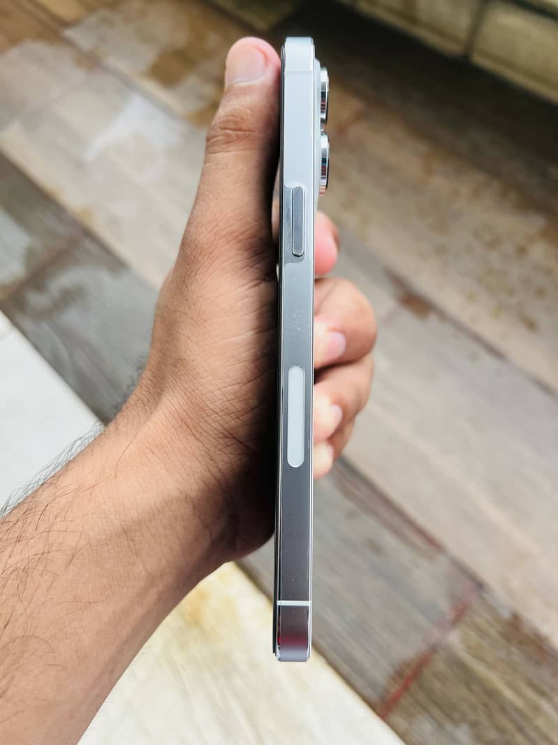 Apple iPhone 14 Pro Max 2