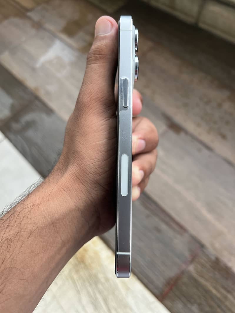 Apple iPhone 14 Pro Max 4