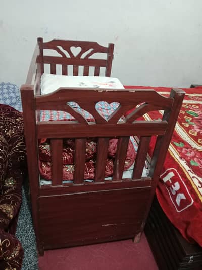 Baby cot,crabs