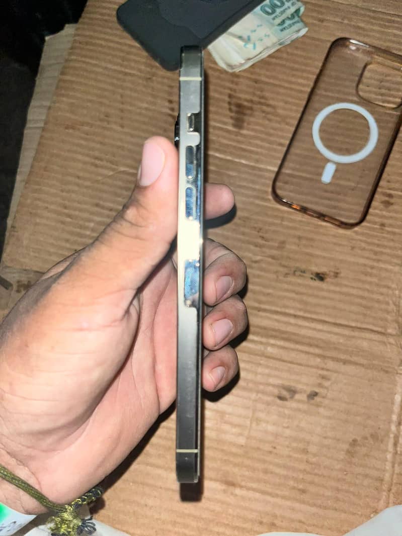 Apple iPhone 14 Pro Max 1