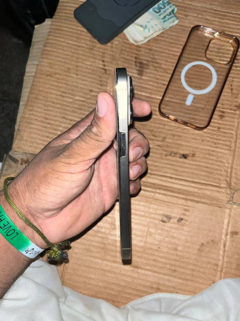 Apple iPhone 14 Pro Max 4