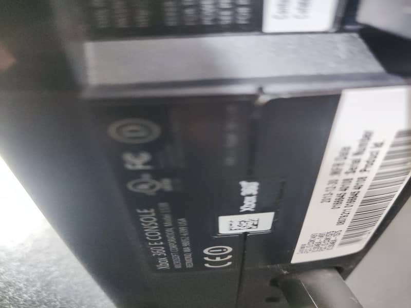 XBox 360E 250GB + Kinect - Jailbroken - Comolete Package - COD 3