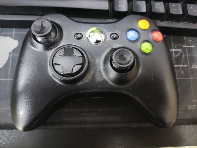 XBox 360E 250GB + Kinect - Jailbroken - Comolete Package - COD 5