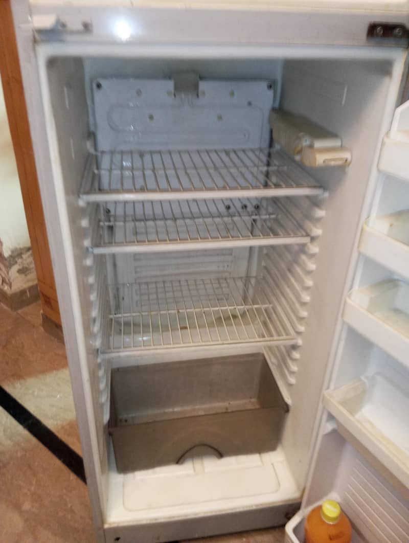 fridge/refrigerator 4