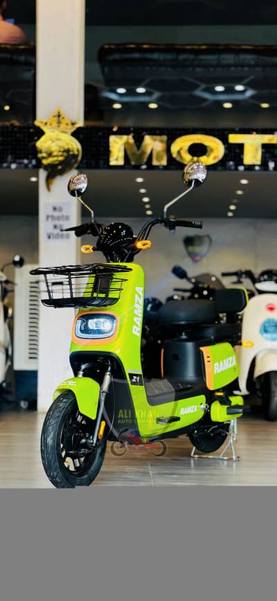 Scooty Kings Yadea Metro Evee Evon Okla EV Female Ramza