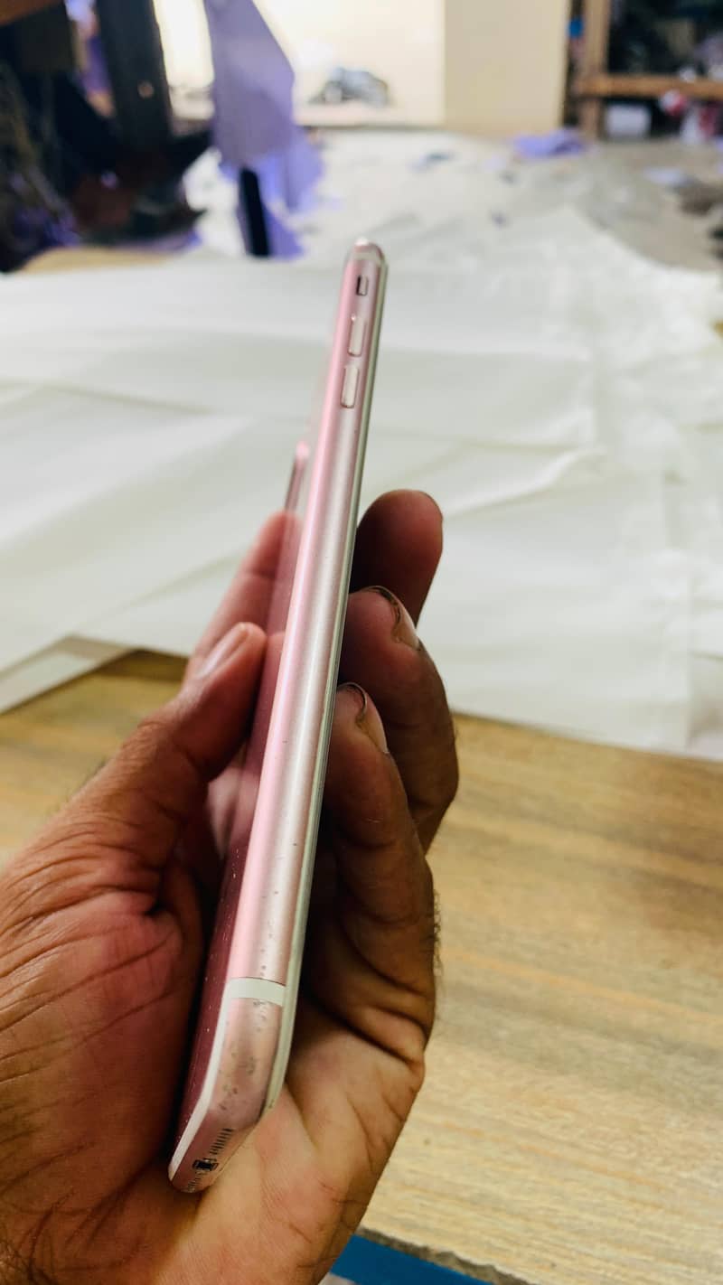 Apple iPhone 7 2