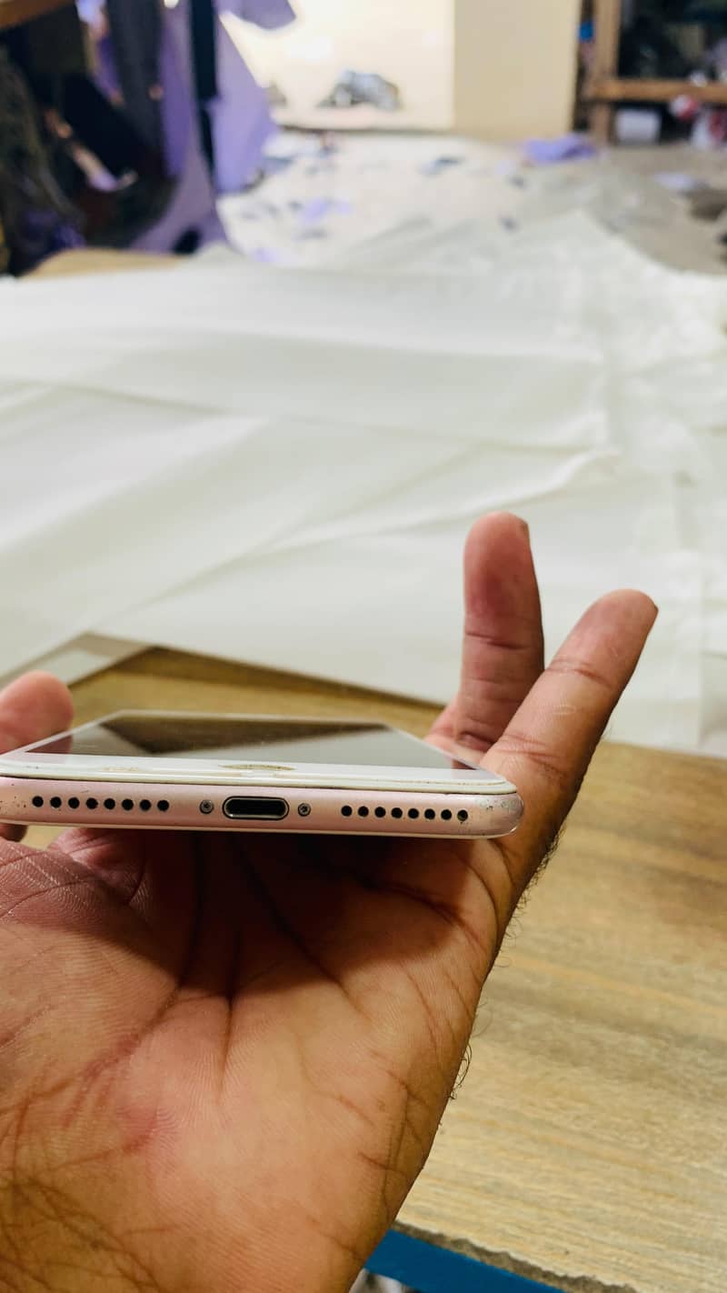 Apple iPhone 7 3