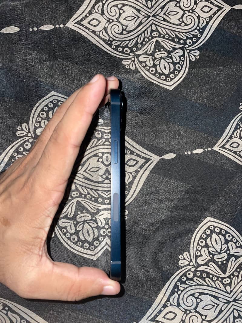 Apple iPhone 13 1