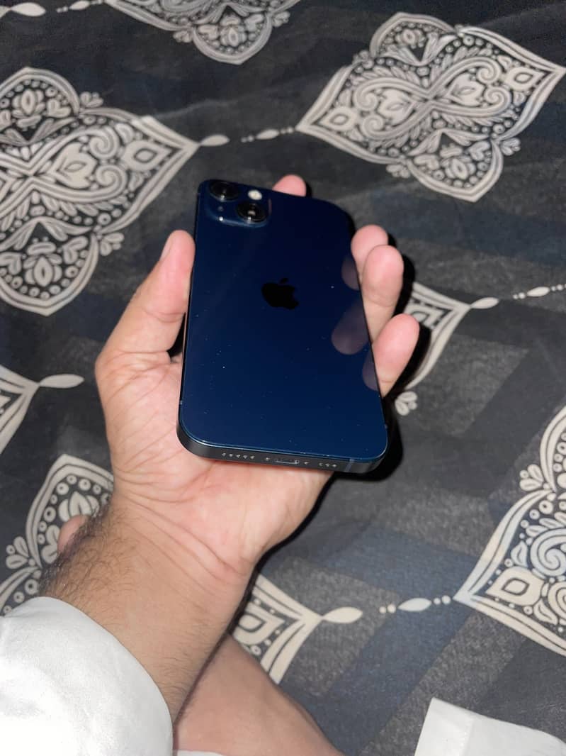Apple iPhone 13 2