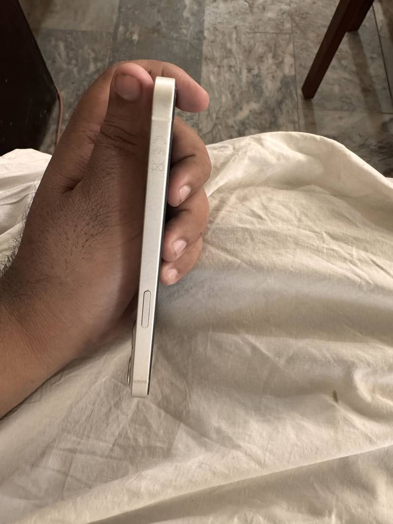 Apple iPhone 13 2