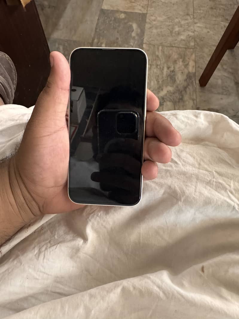 Apple iPhone 13 5