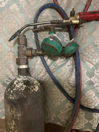 Oxygen cylinder