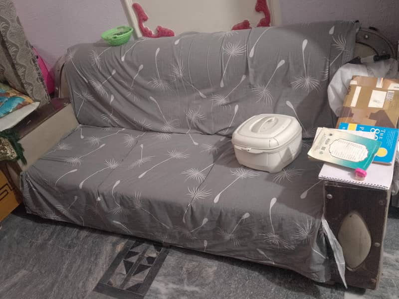 3 seater Large sofa 1