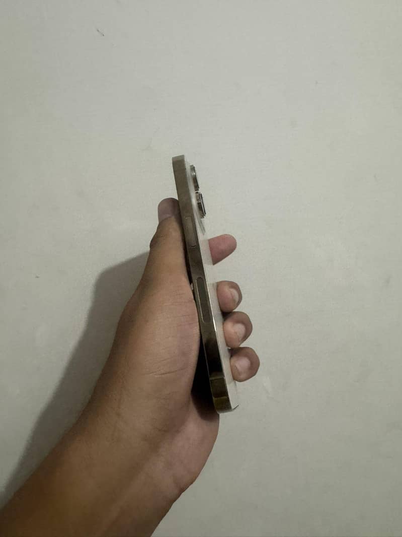 Apple iPhone 14 Pro 2