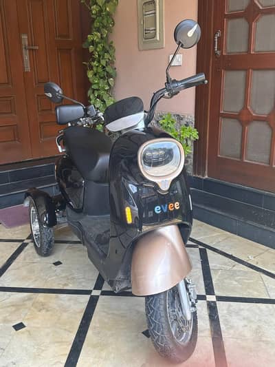 Evee Nisa 3 Wheeler