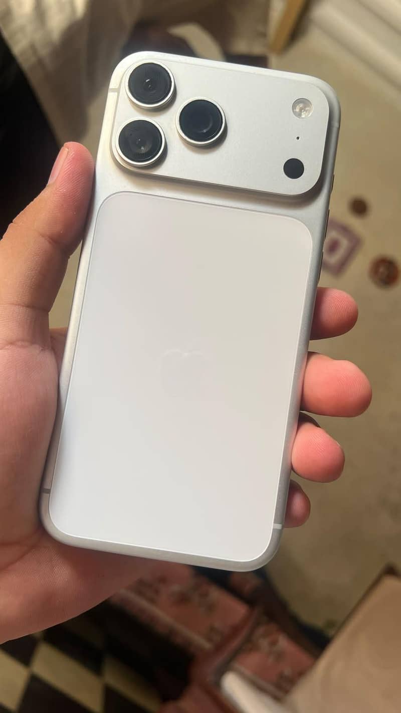 Apple iPhone 17 Pro Max 0