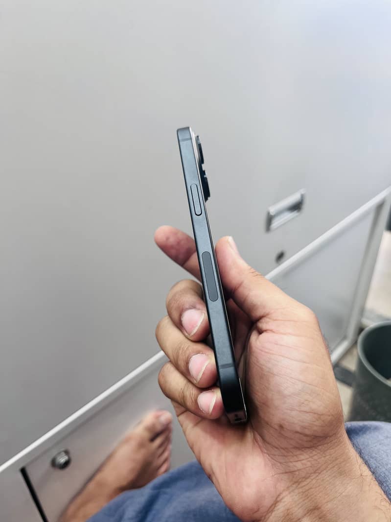 Apple iPhone 15 6