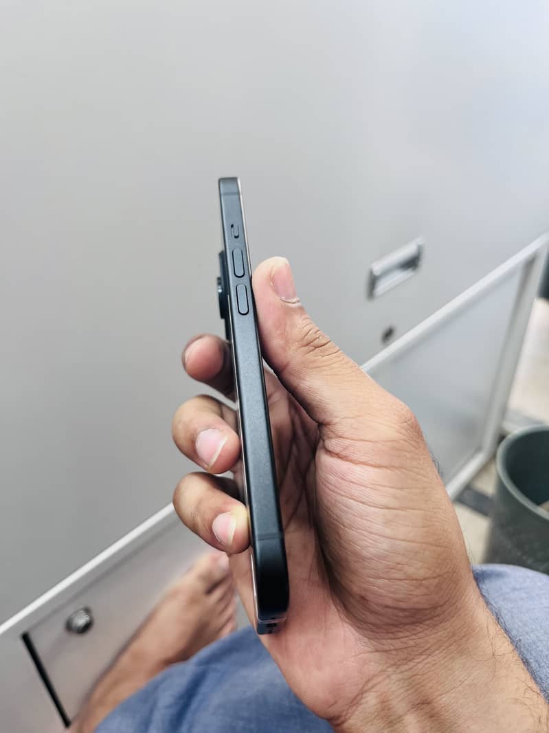 Apple iPhone 15 7