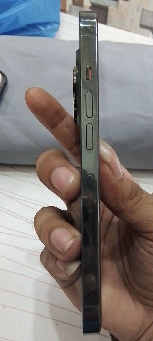 Apple iPhone 13 Pro 1