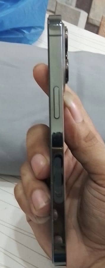 Apple iPhone 13 Pro 2