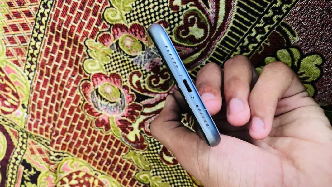 Apple iPhone 11 4