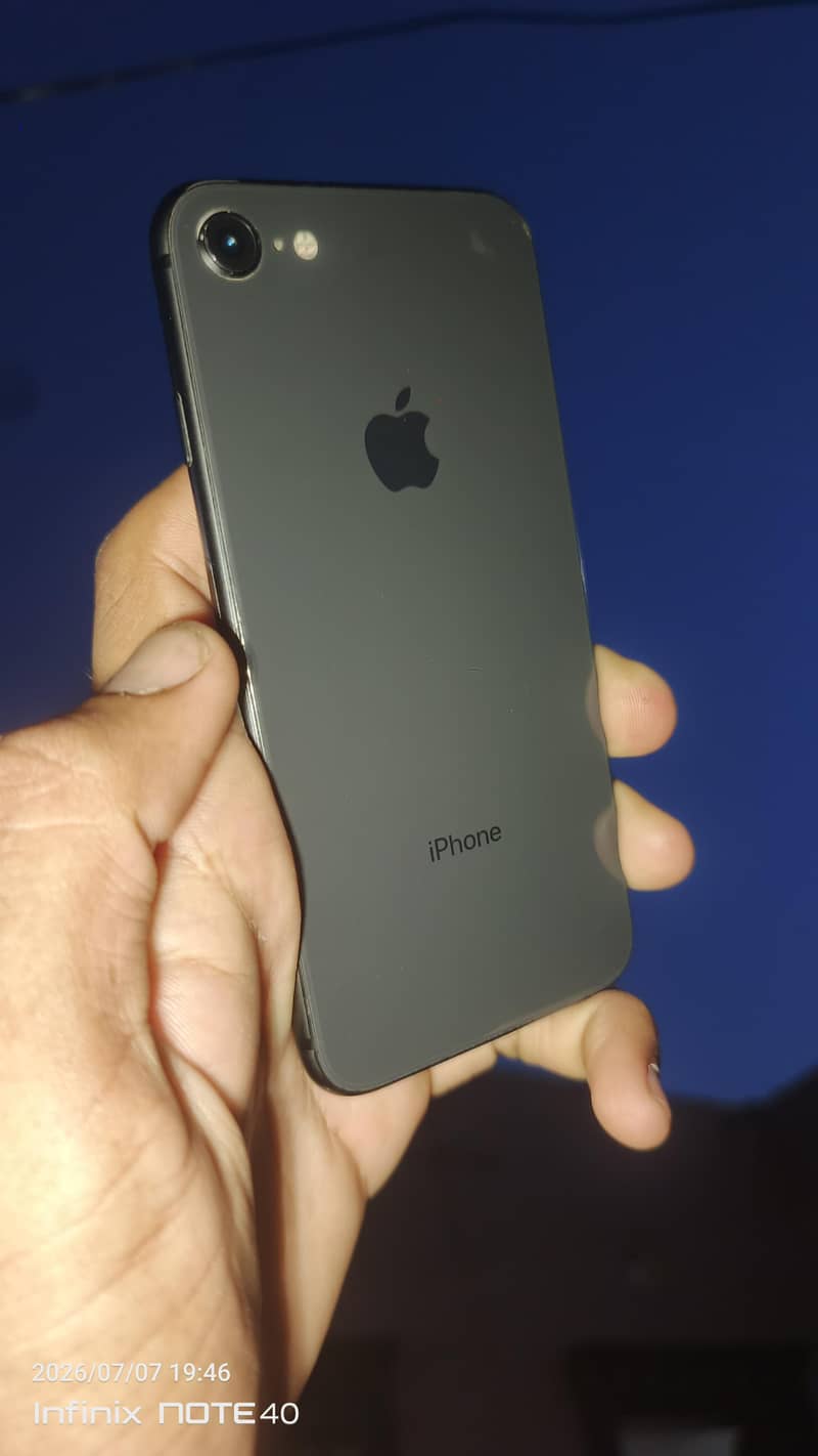 Apple iPhone 8 1
