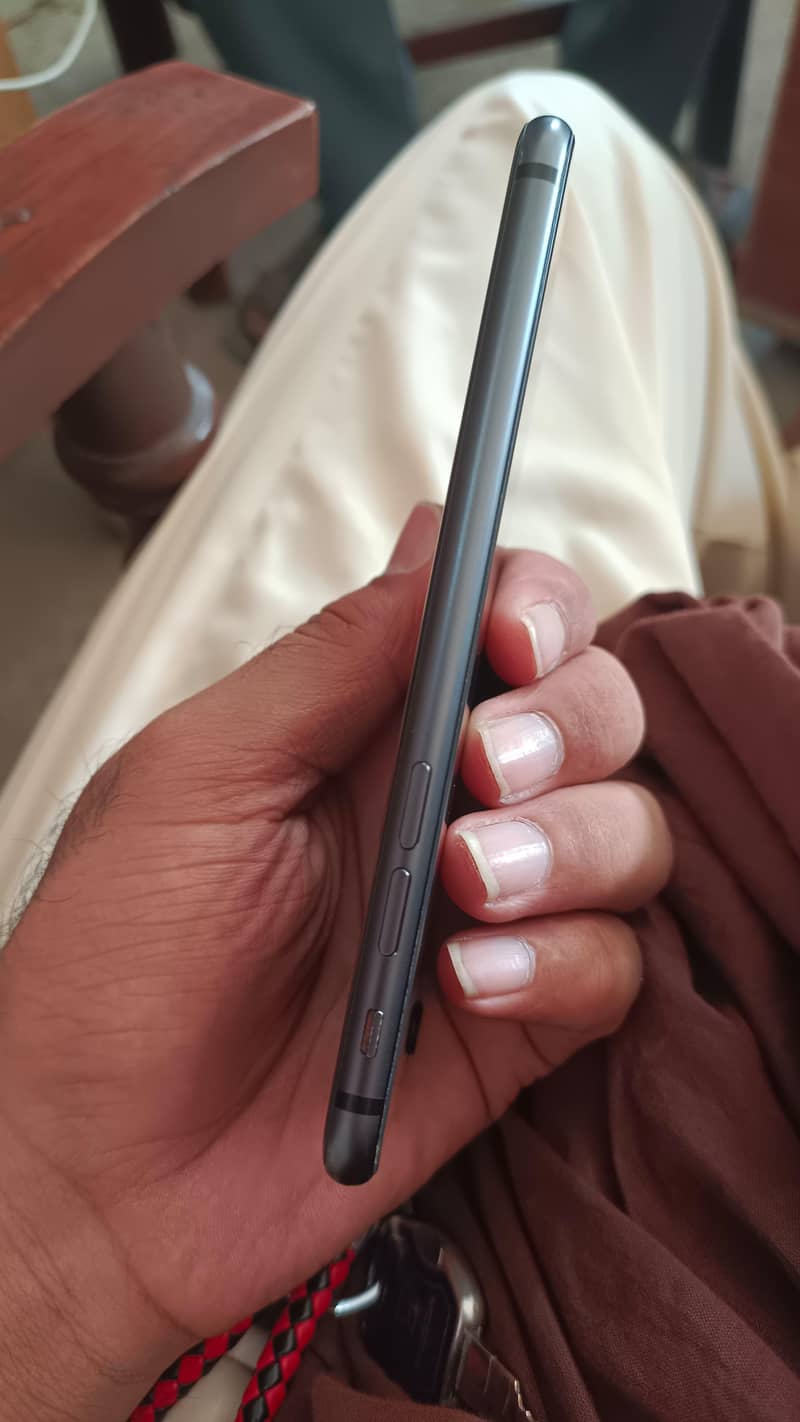 Apple iPhone 8 4