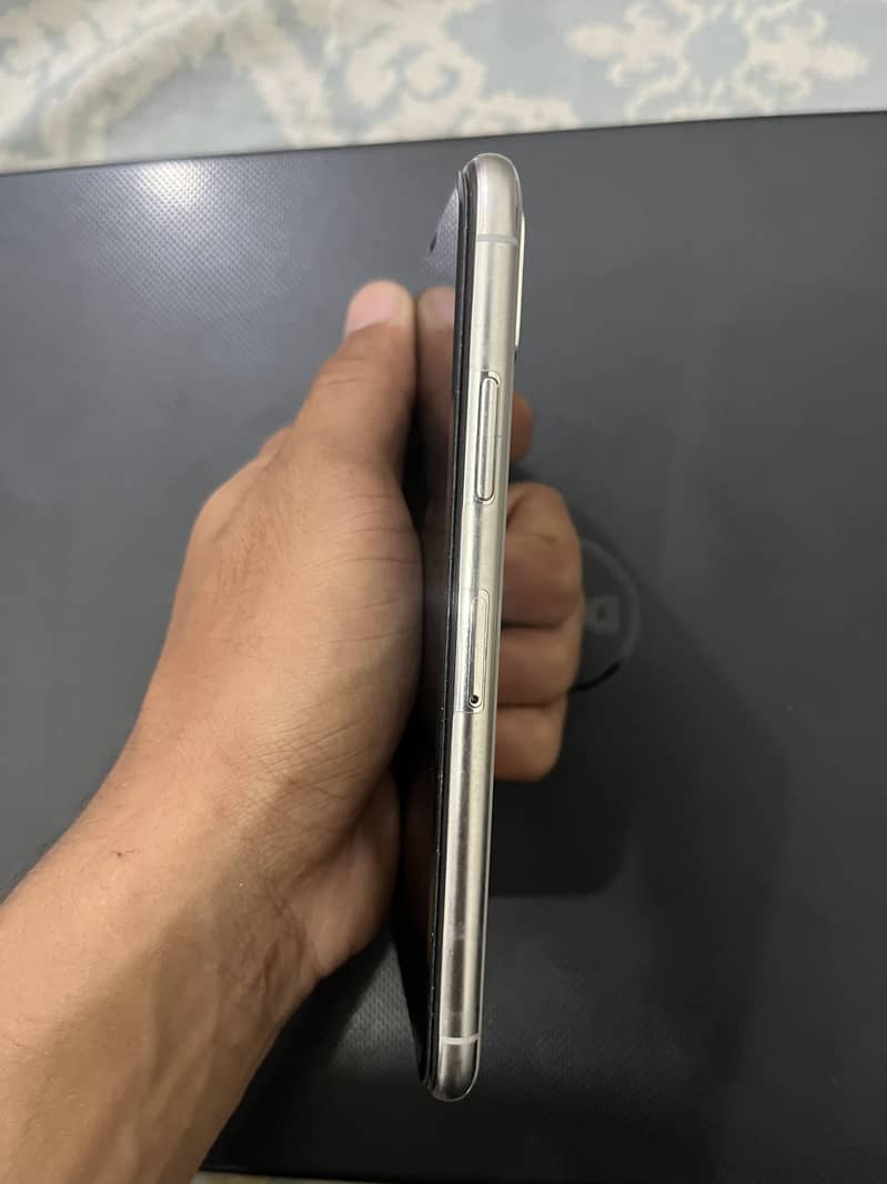 Apple iPhone XS 1