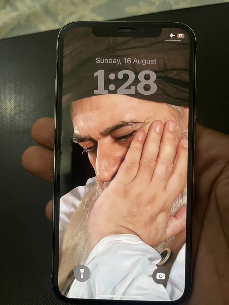 Apple iPhone XS 4