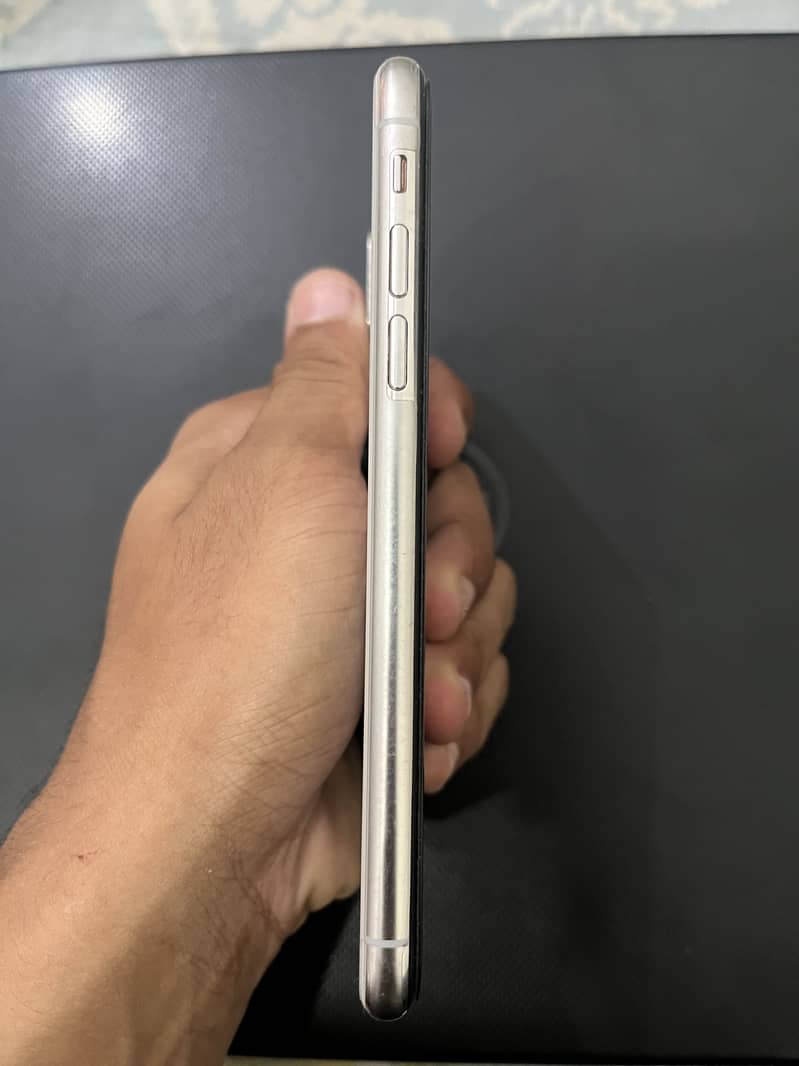 Apple iPhone XS 5