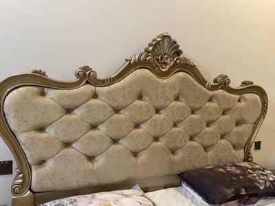 Crown bed