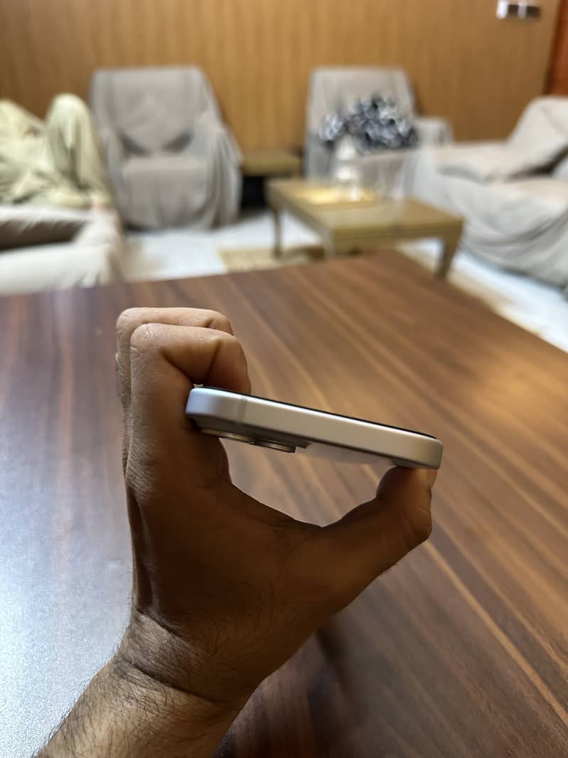 Apple iPhone 15 3