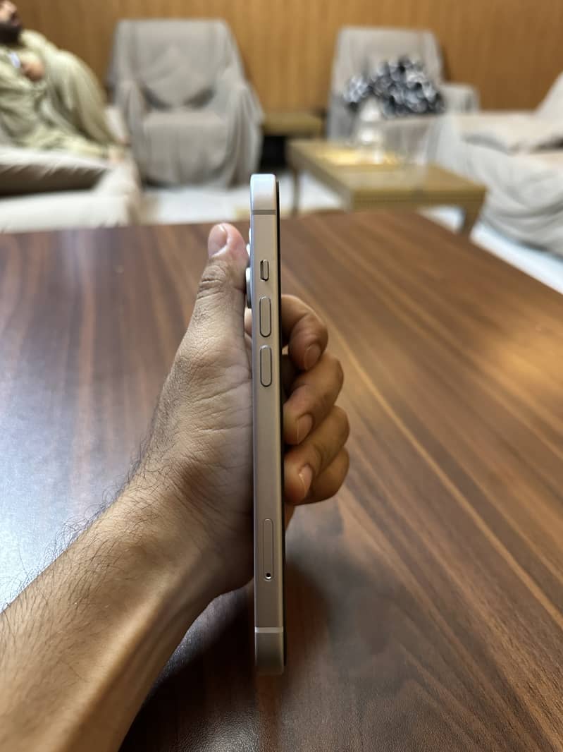 Apple iPhone 15 5