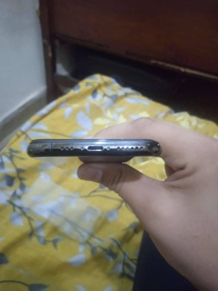 Apple iPhone XS 3