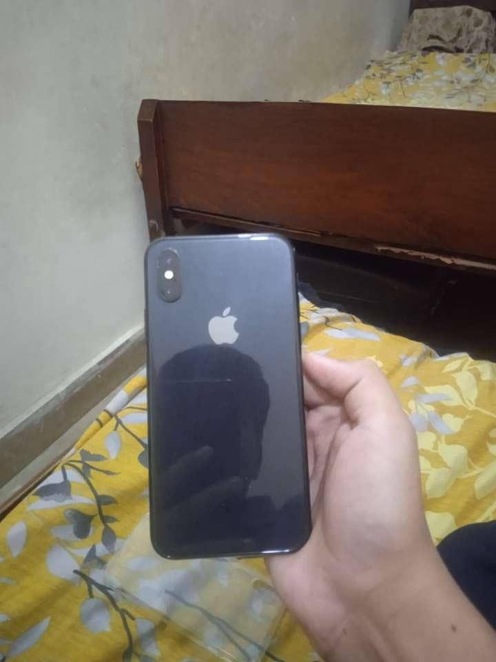 Apple iPhone XS 4
