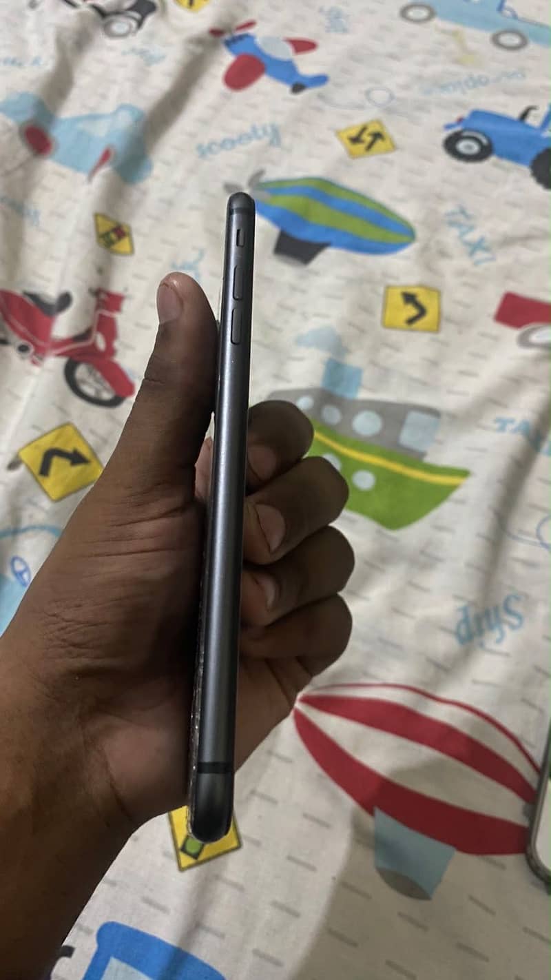 Apple iPhone 8 Plus 1